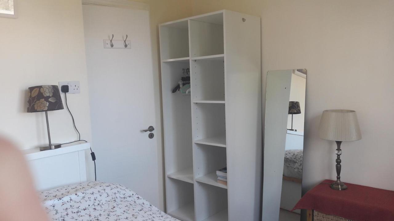 Budget Accommodation - Knocknacarra, ゴールウェイ エクステリア 写真