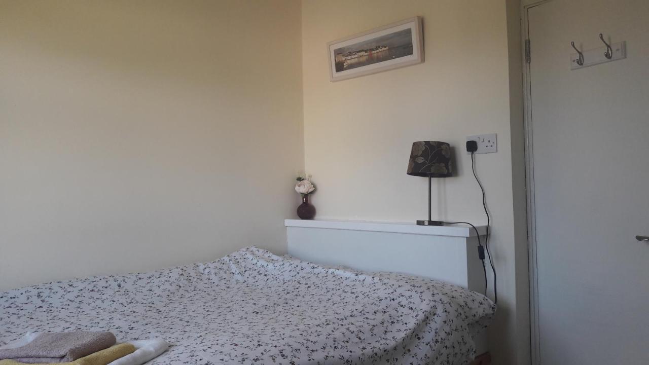 Budget Accommodation - Knocknacarra, ゴールウェイ エクステリア 写真